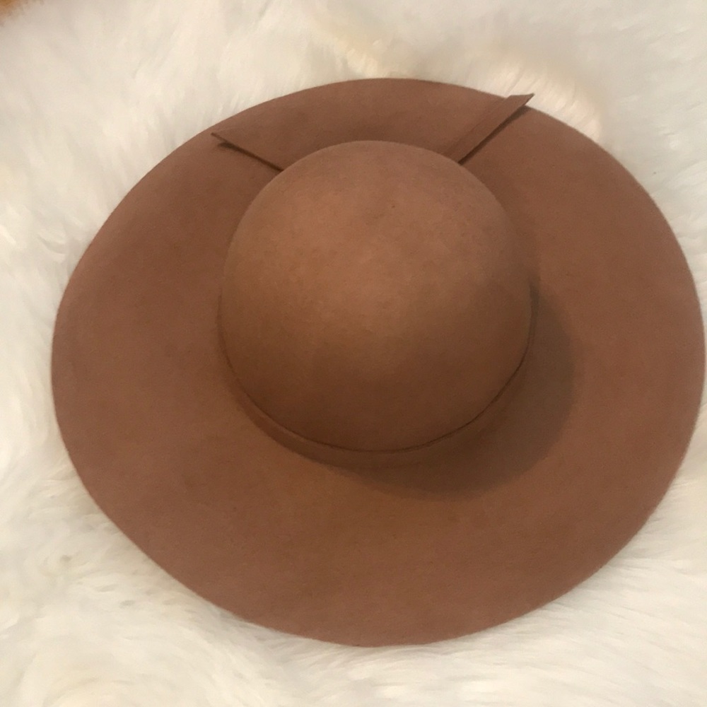 Tan floppy felt hat